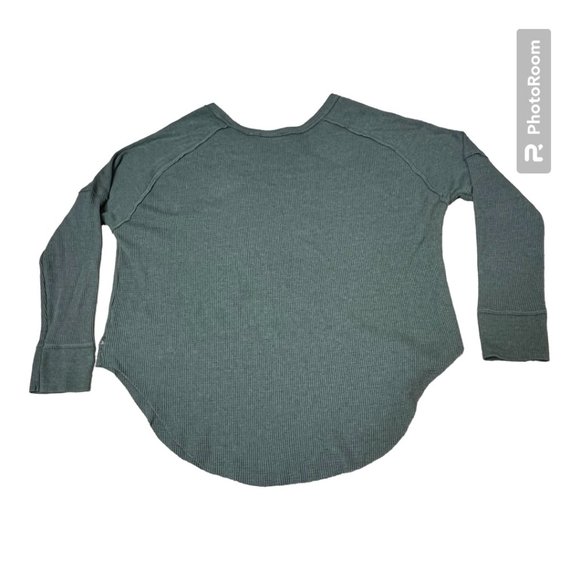 TNA ARITZIA mossy green thermal dolphin hem top, size Medium - Picture 5 of 5